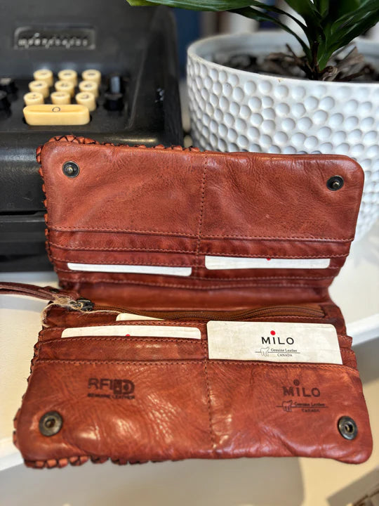 Milo "Cuoio" Clutch Wallet