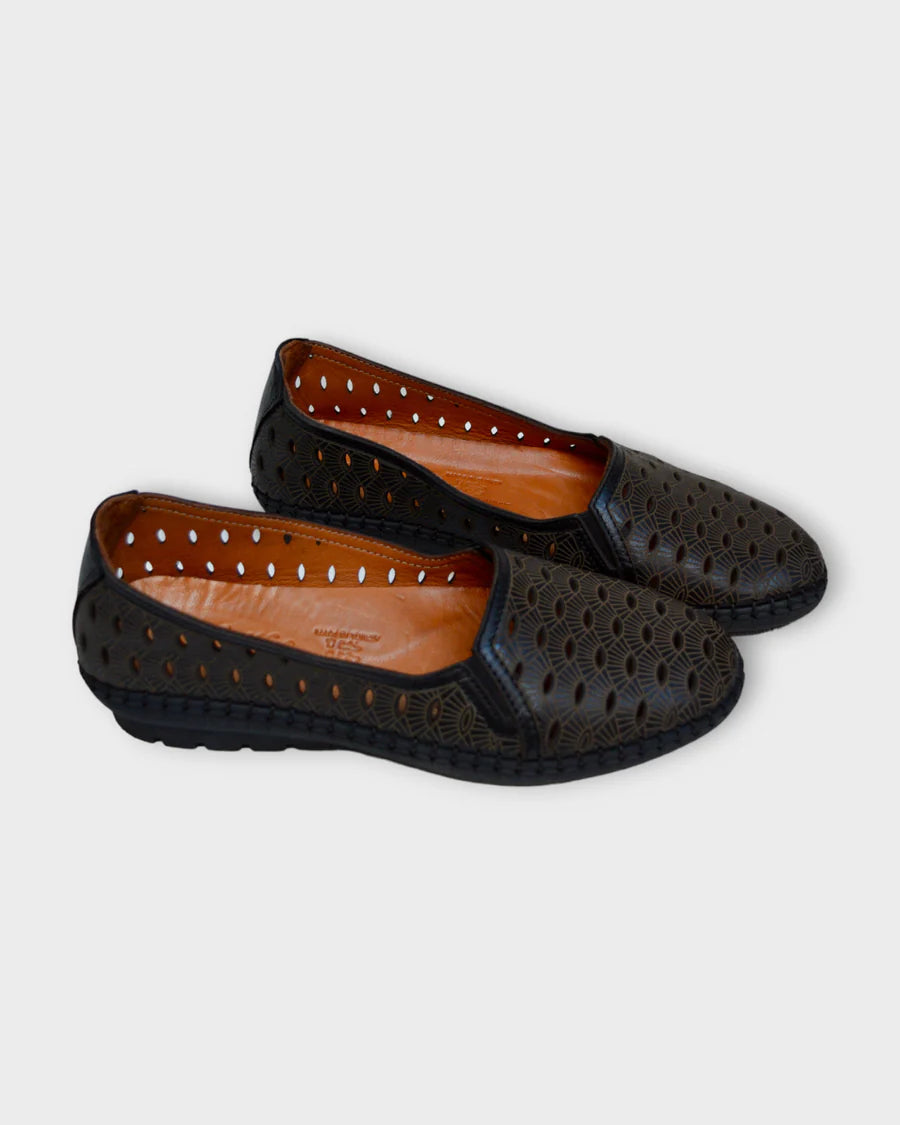Volks Walkers Women's Leather Slip-On Loafer